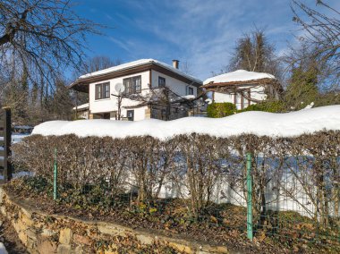 Bulgaristan 'ın Gabrovo bölgesinin Bozhentsi köyünün şaşırtıcı kış manzarası