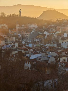 Bulgaristan 'ın Nebet Tepe tepesinden Filibe kentinin şaşırtıcı Günbatımı panraması