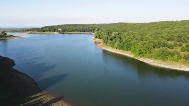 Bulgaristan 'ın Filibe Bölgesi' nin Asenovgrad kenti yakınlarındaki Kırk Springs Reservoir Havacılık Manzarası
