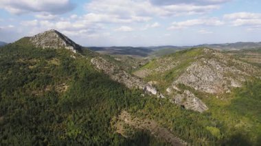 Bulgaristan 'ın Pernik Bölgesi Dragovski kamak Tepesi yakınlarındaki Greben Dağı' nın şaşırtıcı sonbahar manzarası