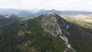 Bulgaristan 'ın Pernik Bölgesi Dragovski kamak Tepesi yakınlarındaki Greben Dağı' nın şaşırtıcı sonbahar manzarası