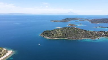 Lagonisi Sahili yakınlarındaki Sithonia kıyı şeridi, Chalkidiki, Orta Makedonya, Yunanistan