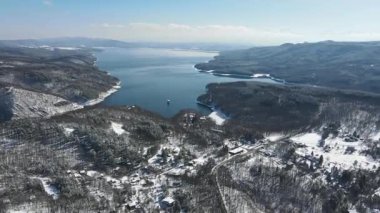 Bulgaristan 'ın Sofya kenti yakınlarındaki Iskar Barajı' nın hava manzarası