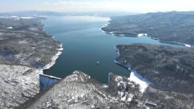 Bulgaristan 'ın Sofya kenti yakınlarındaki Iskar Barajı' nın hava manzarası