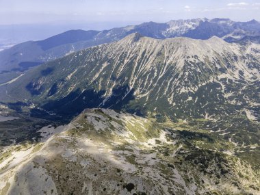 Bulgaristan 'ın Banderitsa Bölgesi yakınlarındaki Pirin Dağı' nın şaşırtıcı hava manzarası