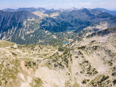 Bulgaristan 'ın Banderitsa Bölgesi yakınlarındaki Pirin Dağı' nın şaşırtıcı hava manzarası