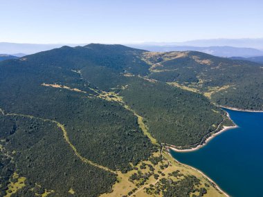 Belmeken Barajı 'nın Havadan Yaz manzarası, Rila dağı, Bulgaristan
