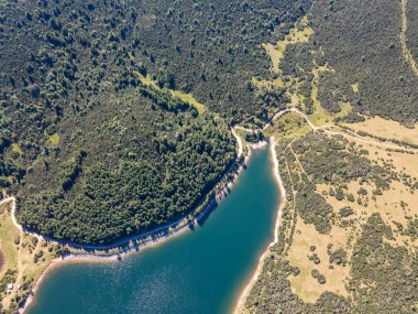 Belmeken Barajı 'nın Havadan Yaz manzarası, Rila dağı, Bulgaristan