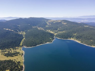 Belmeken Barajı 'nın Havadan Yaz manzarası, Rila dağı, Bulgaristan