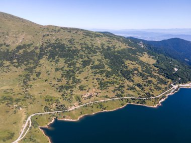 Belmeken Barajı 'nın Havadan Yaz manzarası, Rila dağı, Bulgaristan