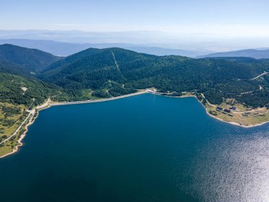 Belmeken Barajı 'nın Havadan Yaz manzarası, Rila dağı, Bulgaristan