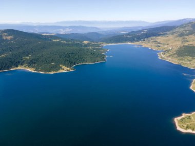 Belmeken Barajı 'nın Havadan Yaz manzarası, Rila dağı, Bulgaristan