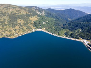 Belmeken Barajı 'nın Havadan Yaz manzarası, Rila dağı, Bulgaristan