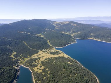 Belmeken Barajı 'nın Havadan Yaz manzarası, Rila dağı, Bulgaristan