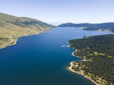 Belmeken Barajı 'nın Havadan Yaz manzarası, Rila dağı, Bulgaristan