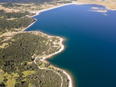 Belmeken Barajı 'nın Havadan Yaz manzarası, Rila dağı, Bulgaristan