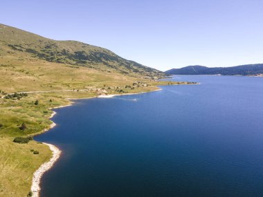 Belmeken Barajı 'nın Havadan Yaz manzarası, Rila dağı, Bulgaristan