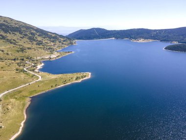 Belmeken Barajı 'nın Havadan Yaz manzarası, Rila dağı, Bulgaristan