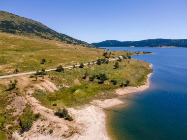 Belmeken Barajı 'nın Havadan Yaz manzarası, Rila dağı, Bulgaristan