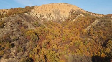 Kaya oluşumunun hava günbatımı görüntüsü Stob piramitleri, Rila Dağı, Kyustendil bölgesi, Bulgaristan
