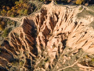 Bulgaristan 'ın Kyustendil bölgesi, Kyustendil bölgesindeki Stob piramitlerinin Hava Sonbahar Günbatımı görünümü