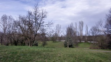 Bulgaristan 'ın Sofya kentindeki South Park' ın bahar manzarası