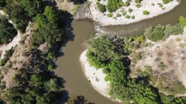 Bulgaristan 'ın Kresna Vadisi' nden geçen Struma Nehri 'nin havadan görüntüsü