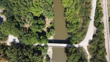 Bulgaristan 'ın Kresna Vadisi' nden geçen Struma Nehri 'nin havadan görüntüsü