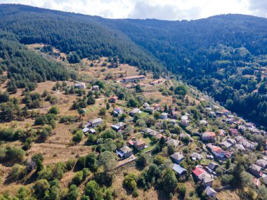 Bulgaristan 'ın Filibe Bölgesi, Otantik 19. yüzyıl evleriyle Sitovo Köyü' nün inanılmaz manzarası