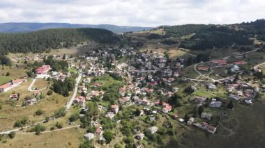 Bulgaristan 'ın Filibe Bölgesi, Otantik 19. yüzyıl evleriyle Lilkovo Köyü' nün inanılmaz manzarası