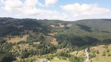 Bulgaristan 'ın Filibe Bölgesi, Otantik 19. yüzyıl evleriyle Lilkovo Köyü' nün inanılmaz manzarası