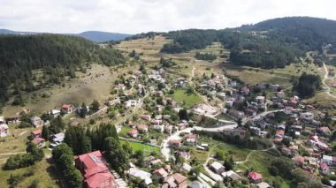 Bulgaristan 'ın Filibe Bölgesi, Otantik 19. yüzyıl evleriyle Lilkovo Köyü' nün inanılmaz manzarası