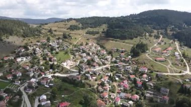 Bulgaristan 'ın Filibe Bölgesi, Otantik 19. yüzyıl evleriyle Lilkovo Köyü' nün inanılmaz manzarası