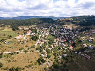 Bulgaristan 'ın Filibe Bölgesi, Otantik 19. yüzyıl evleriyle Lilkovo Köyü' nün inanılmaz manzarası