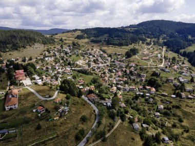 Bulgaristan 'ın Filibe Bölgesi, Otantik 19. yüzyıl evleriyle Lilkovo Köyü' nün inanılmaz manzarası