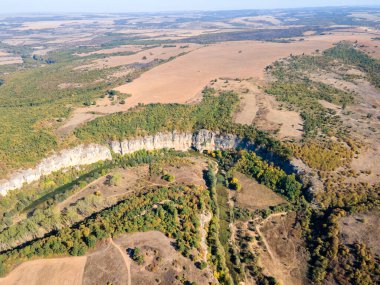 Bulgaristan 'ın Lovech Bölgesi' ndeki Aglen köyü yakınlarından geçen Vit Nehri 'nin şaşırtıcı hava manzarası