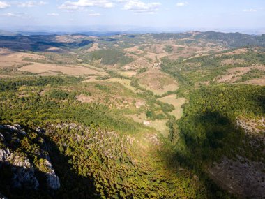 Bulgaristan 'ın Pernik Bölgesi Dragovski kamak Tepesi yakınlarındaki Greben Dağı' nın şaşırtıcı sonbahar manzarası