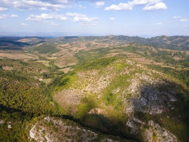 Bulgaristan 'ın Pernik Bölgesi Dragovski kamak Tepesi yakınlarındaki Greben Dağı' nın şaşırtıcı sonbahar manzarası