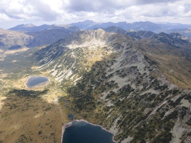Bulgaristan 'ın Balık gölleri yakınlarındaki Rila Dağı' nın şaşırtıcı hava manzarası