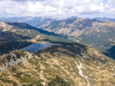 Bulgaristan 'ın Balık gölleri yakınlarındaki Rila Dağı' nın şaşırtıcı hava manzarası