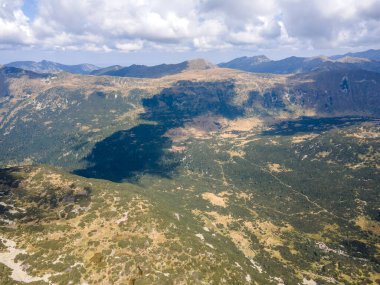 Bulgaristan 'ın Balık gölleri yakınlarındaki Rila Dağı' nın şaşırtıcı hava manzarası
