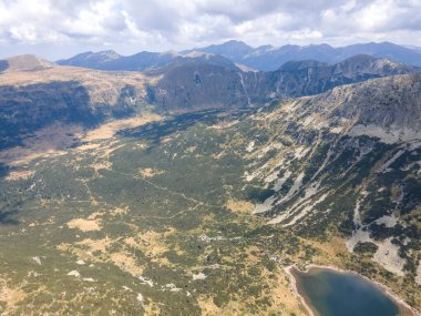Bulgaristan 'ın Balık gölleri yakınlarındaki Rila Dağı' nın şaşırtıcı hava manzarası