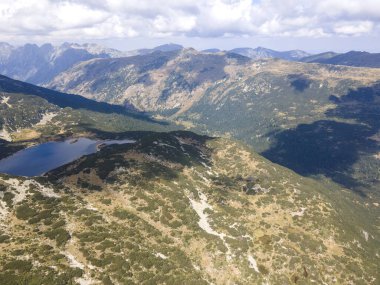 Bulgaristan 'ın Balık gölleri yakınlarındaki Rila Dağı' nın şaşırtıcı hava manzarası
