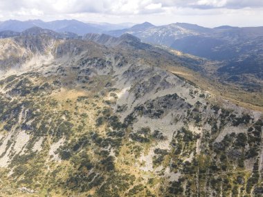 Bulgaristan 'ın Balık gölleri yakınlarındaki Rila Dağı' nın şaşırtıcı hava manzarası