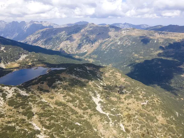 Bulgaristan 'ın Balık gölleri yakınlarındaki Rila Dağı' nın şaşırtıcı hava manzarası