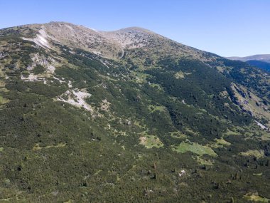 Bulgaristan 'ın Granchar Gölü yakınlarındaki Rila Dağı' nın İnanılmaz Yaz Manzarası