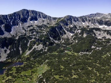 Bulgaristan 'ın Granchar Gölü yakınlarındaki Rila Dağı' nın İnanılmaz Yaz Manzarası