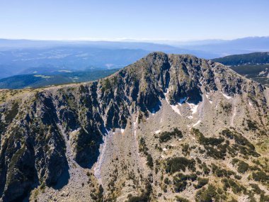 Bulgaristan 'ın Granchar Gölü yakınlarındaki Rila Dağı' nın İnanılmaz Yaz Manzarası
