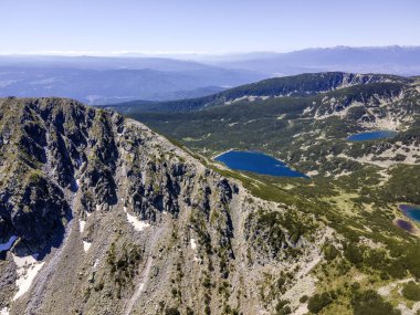 Bulgaristan 'ın Granchar Gölü yakınlarındaki Rila Dağı' nın İnanılmaz Yaz Manzarası