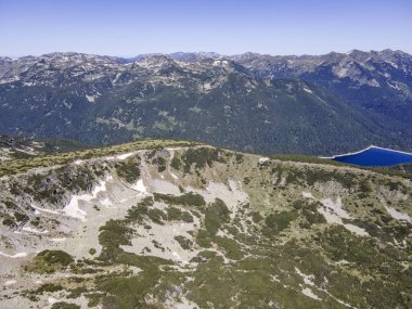 Bulgaristan 'ın Granchar Gölü yakınlarındaki Rila Dağı' nın İnanılmaz Yaz Manzarası
